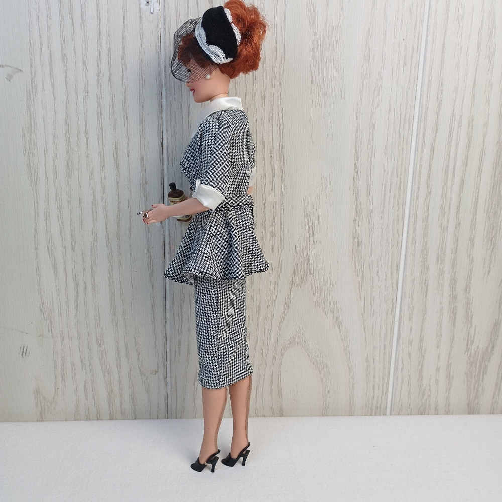 I Love Lucy Doll Lucy Does A TV Commercial Lucille Ball Barbie TV show - Picture 4 of 13